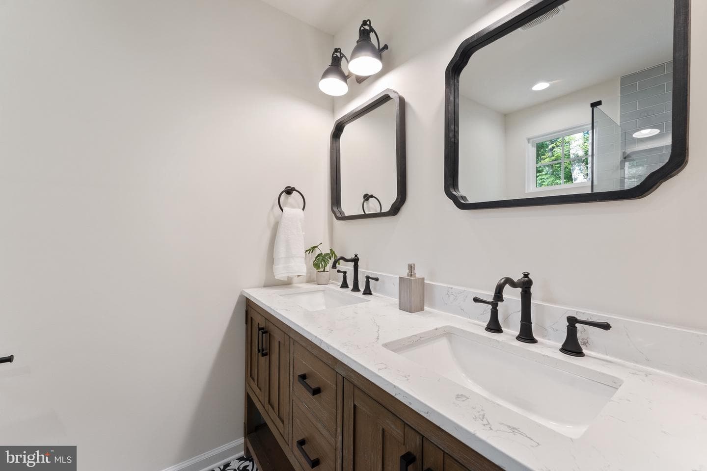 11485 Brown Lane photo 33