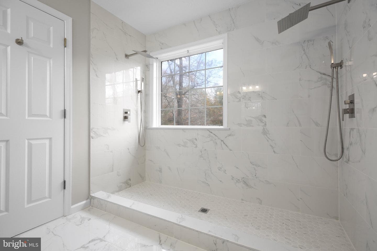 687 Welsh Drive photo 3