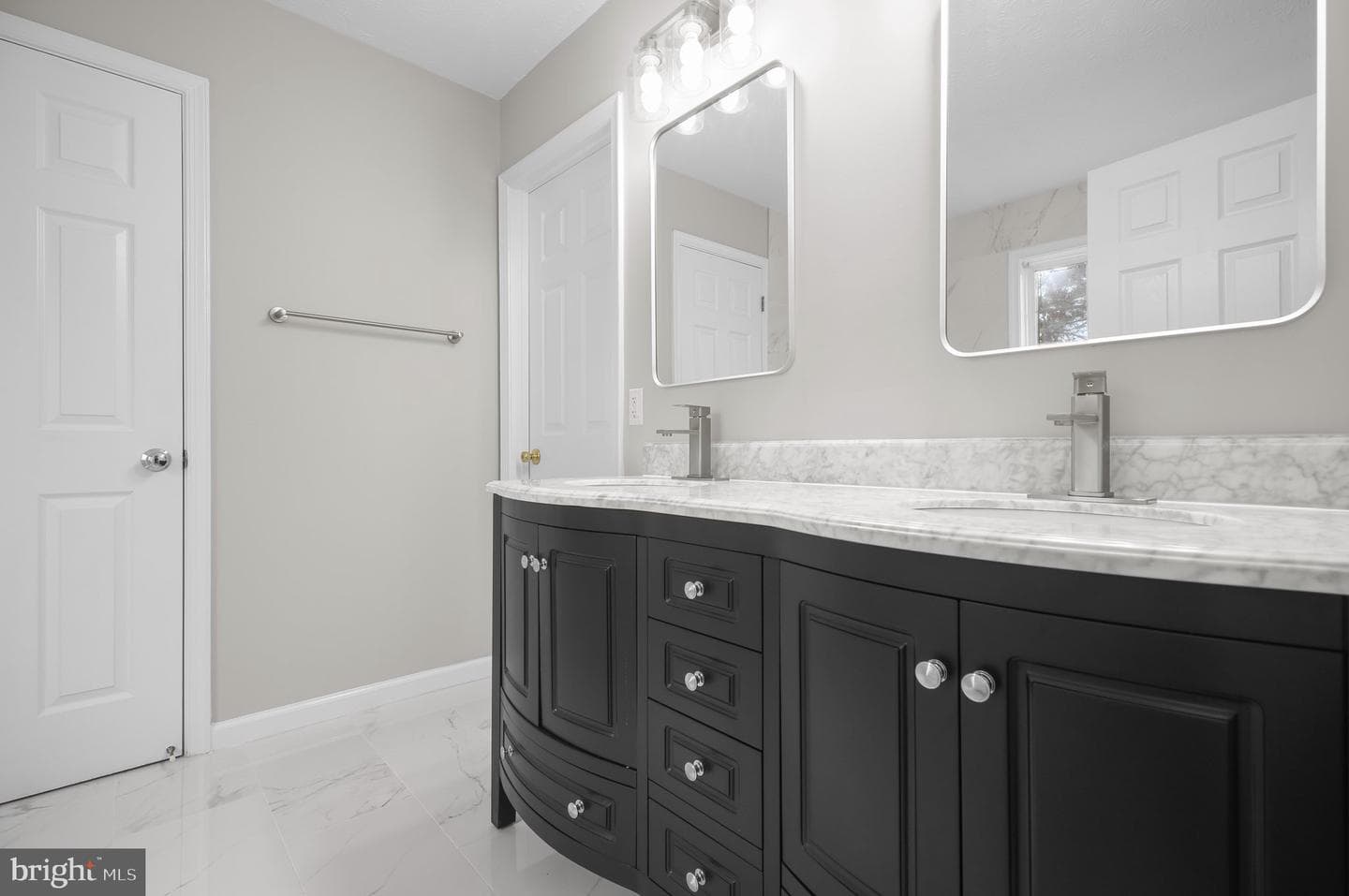 687 Welsh Drive photo 4