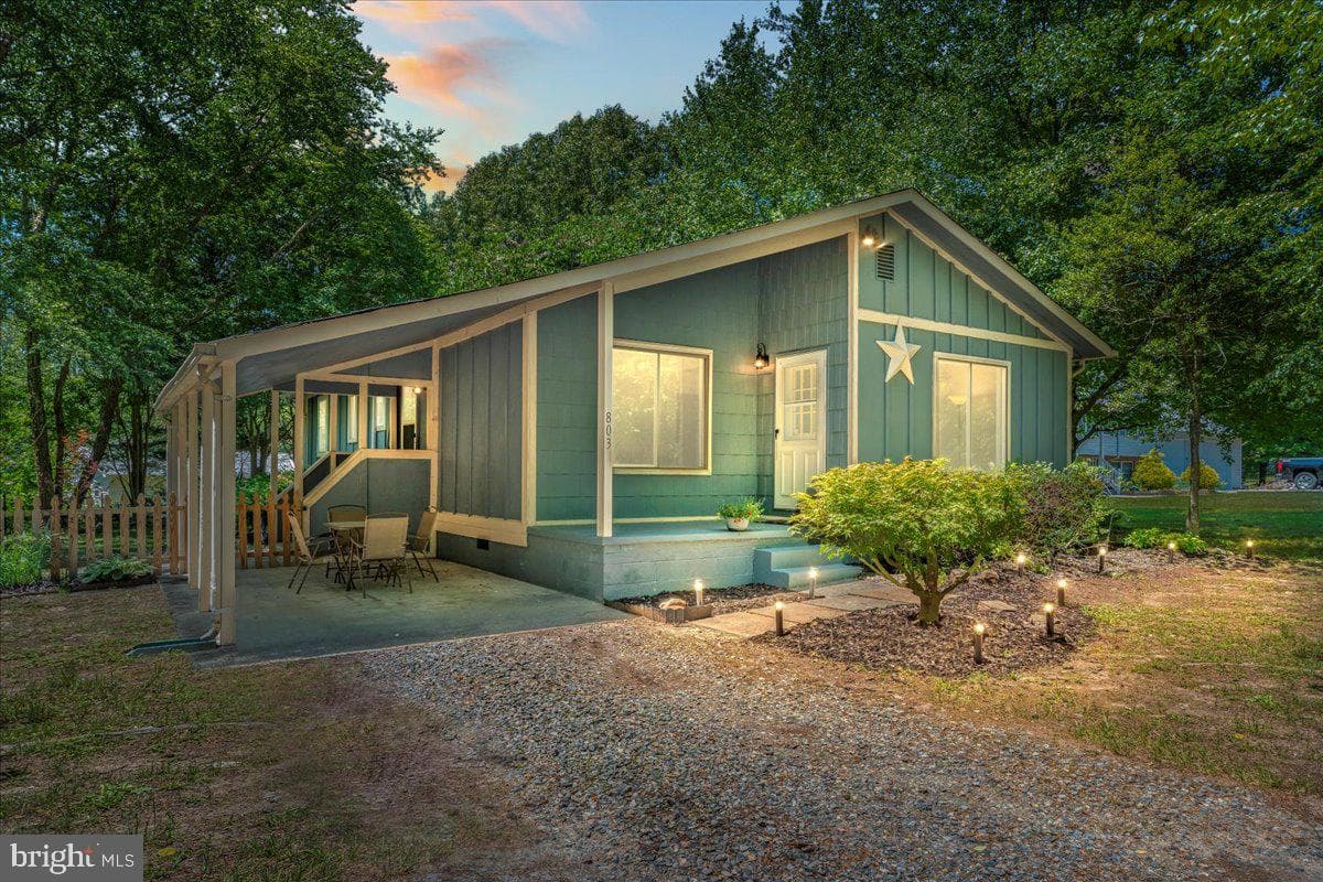 803 Lake Caroline Drive photo 1