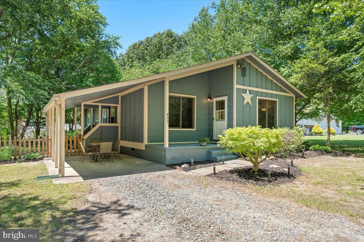 803 Lake Caroline Drive photo 2