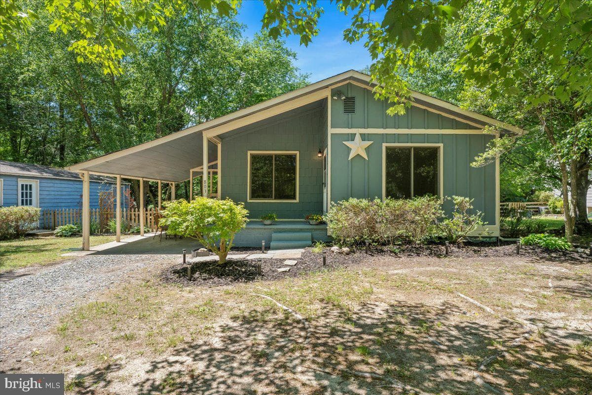 803 Lake Caroline Drive photo 3