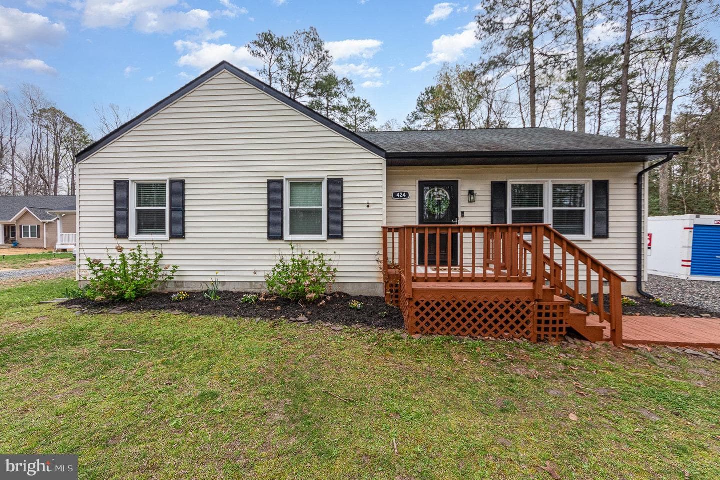 424 Loyalist Drive photo 2