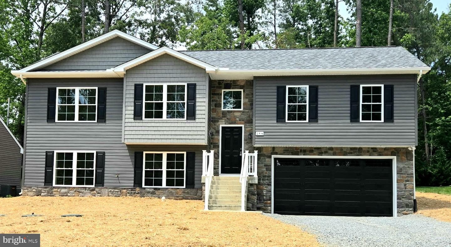 244 Admiral Drive photo 1
