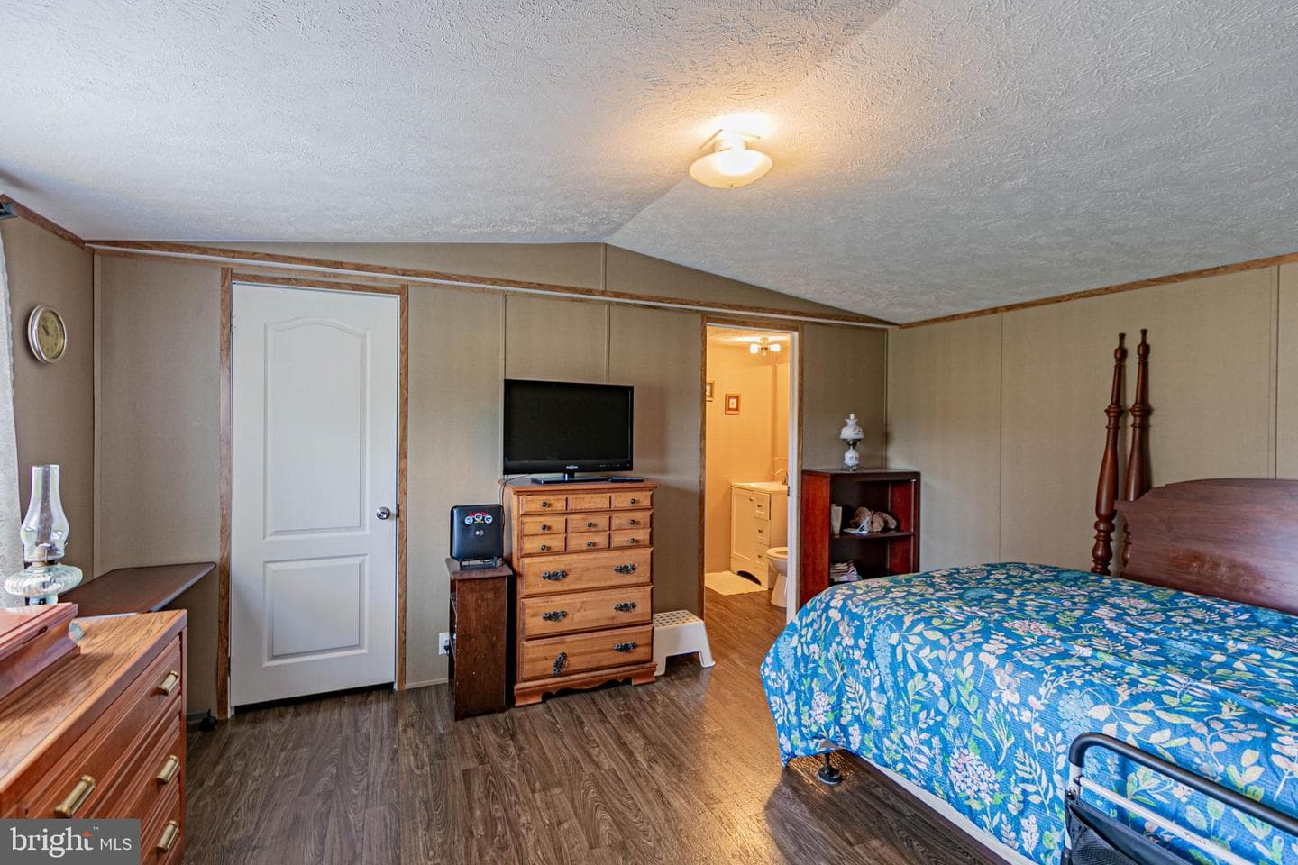 19083 Country Road photo 27