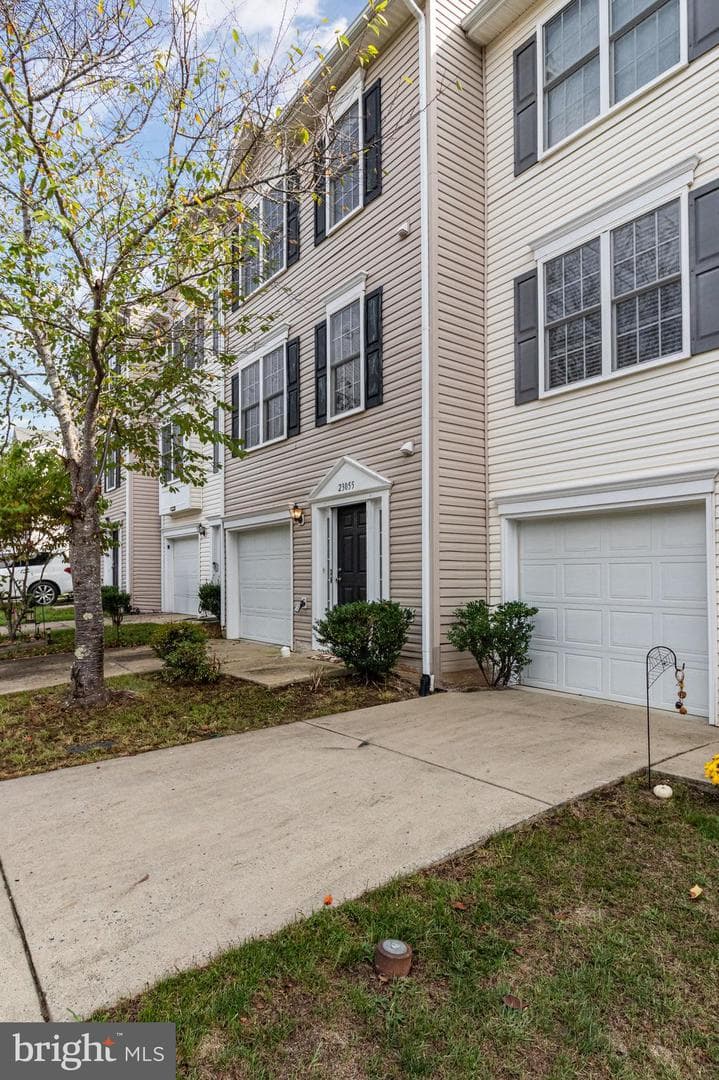 23055 Sir Barton Court photo 2