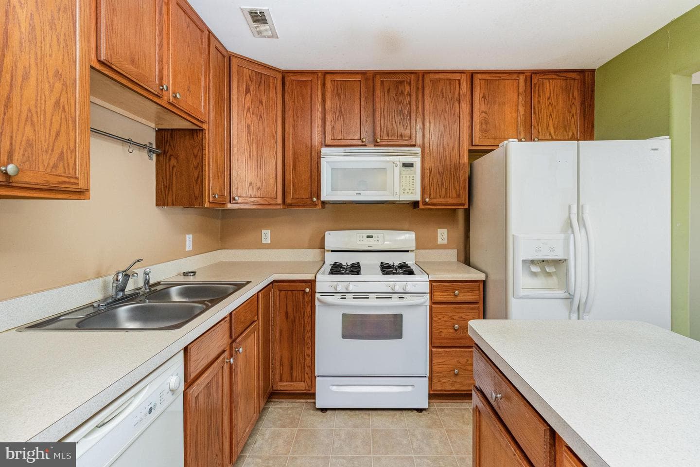 23055 Sir Barton Court photo 9