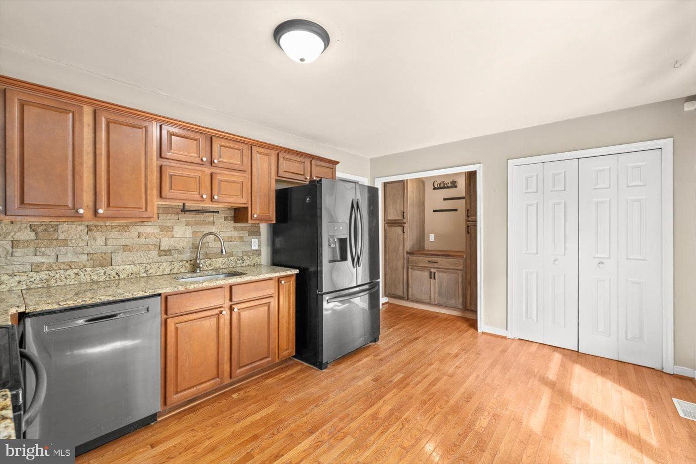 975 Swan Lane photo 14