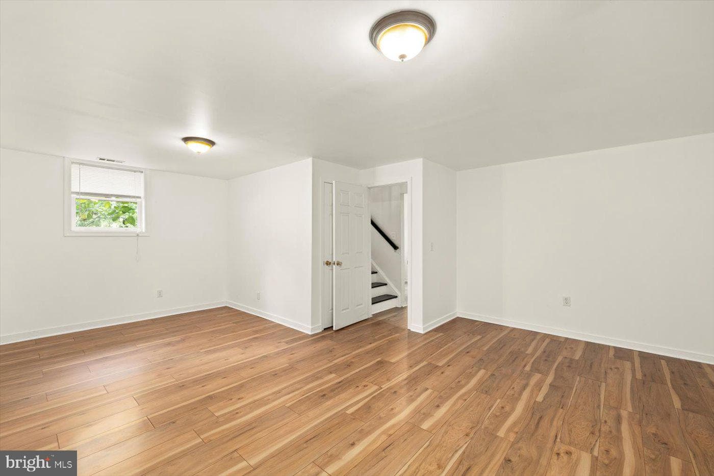 975 Swan Lane photo 25