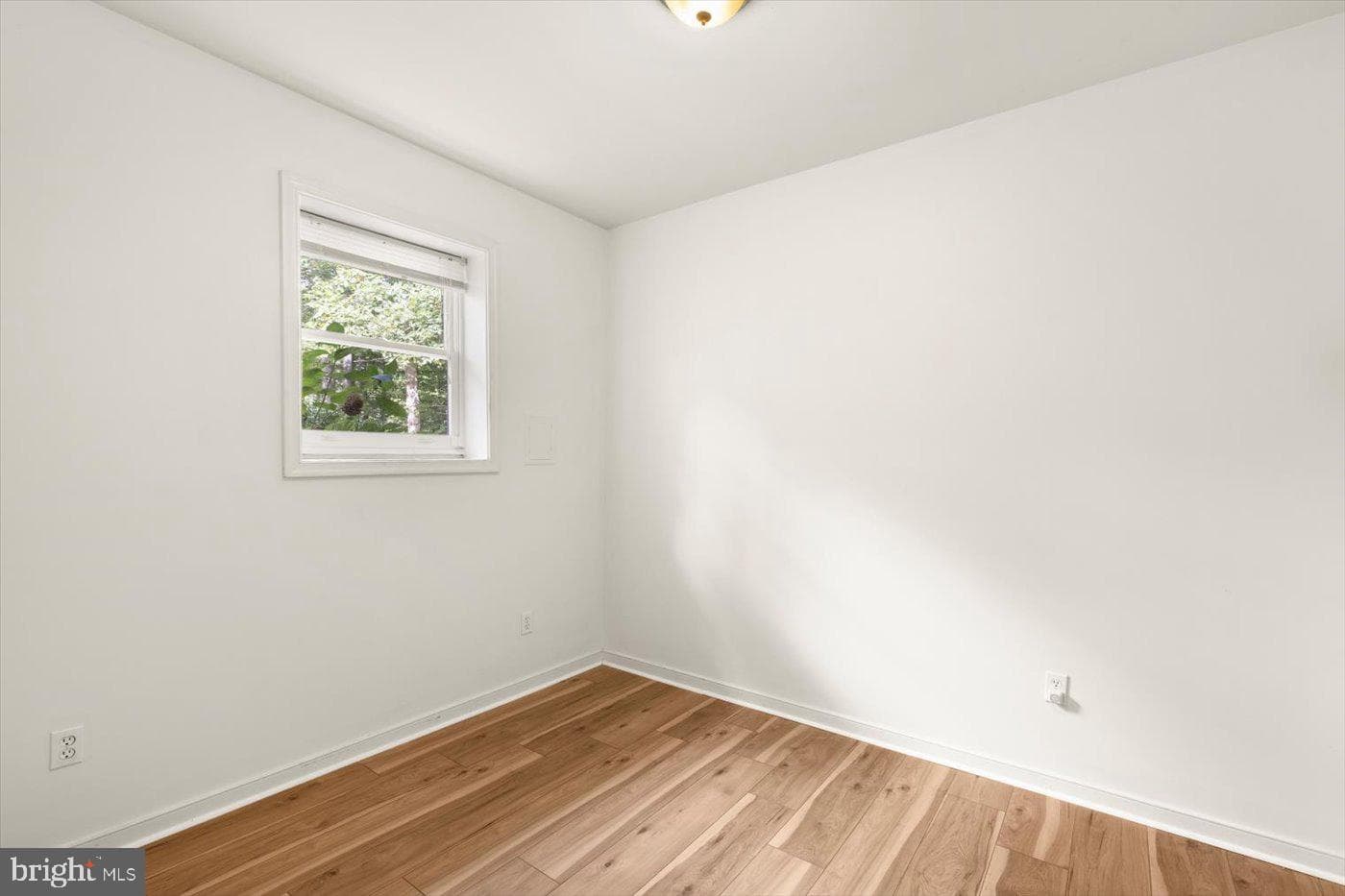 975 Swan Lane photo 27