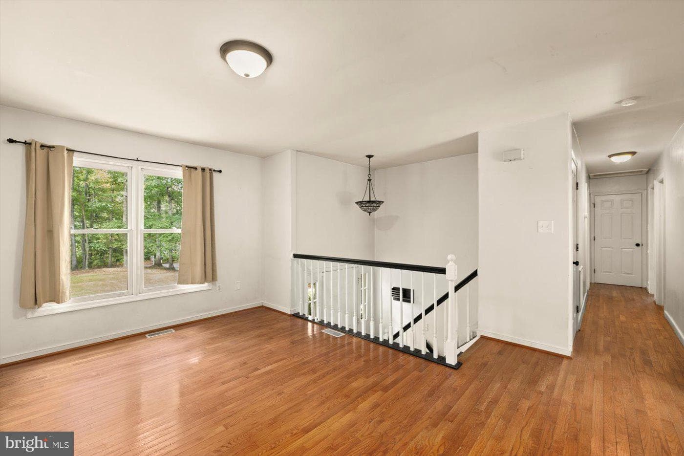 975 Swan Lane photo 7