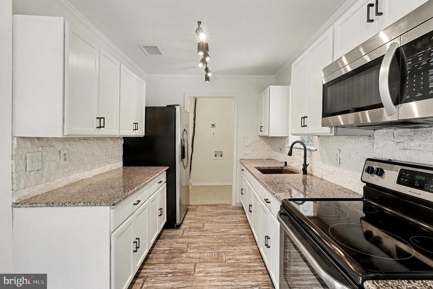 8016 Long Creek Drive photo 4