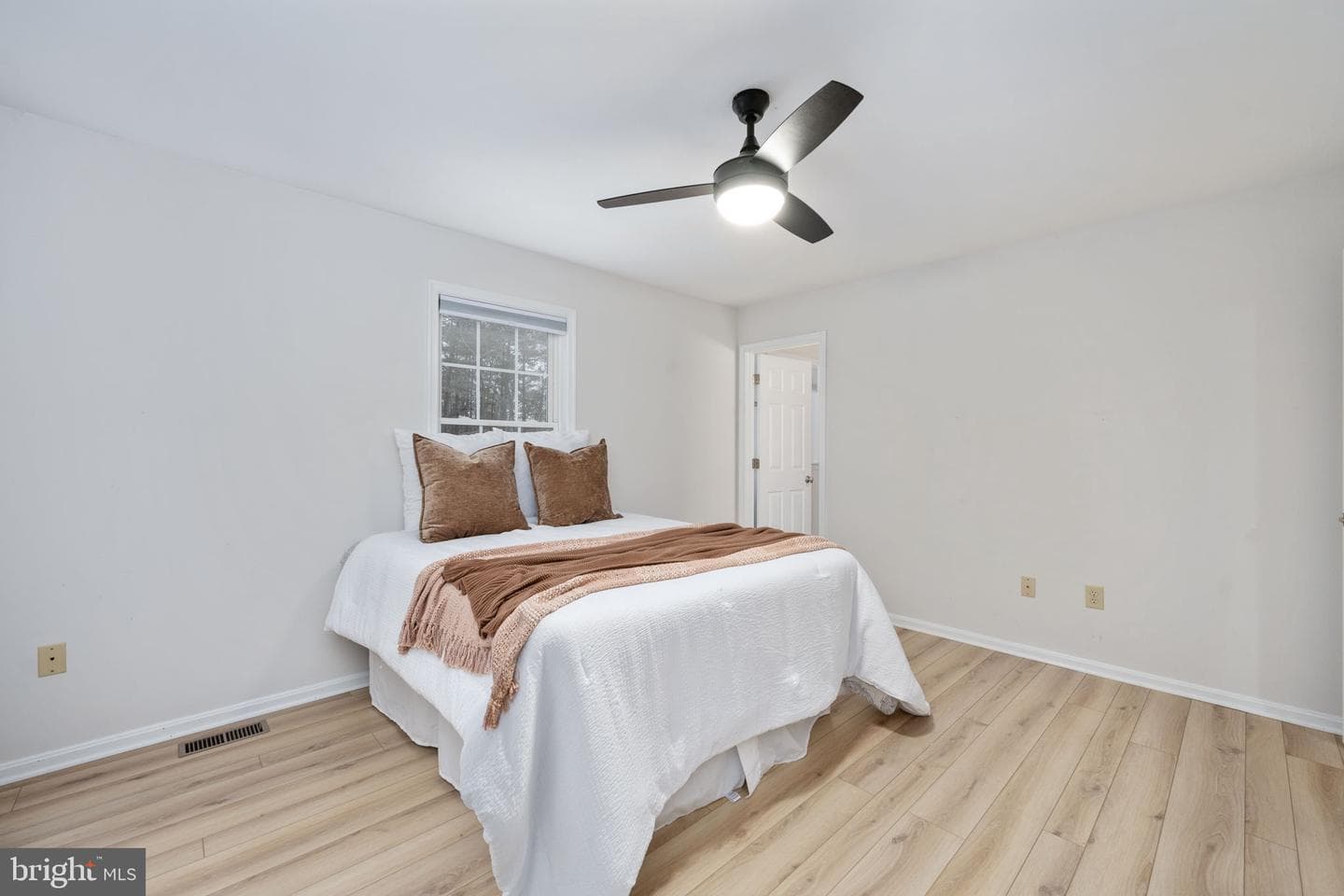 476 Lake Caroline Drive photo 32