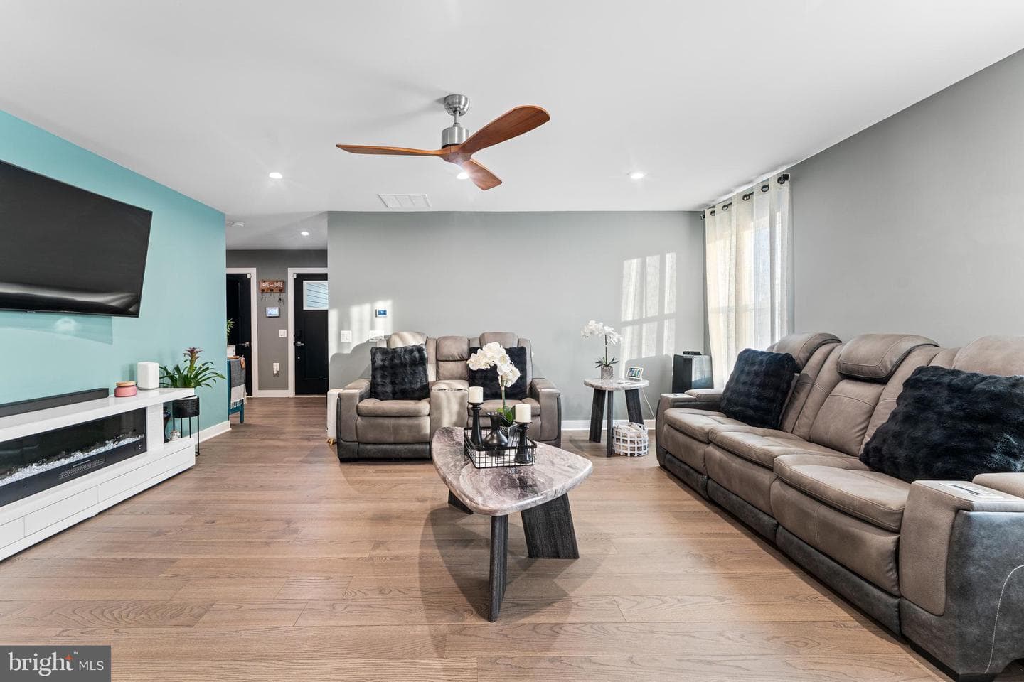 18261 Signature Way photo 4