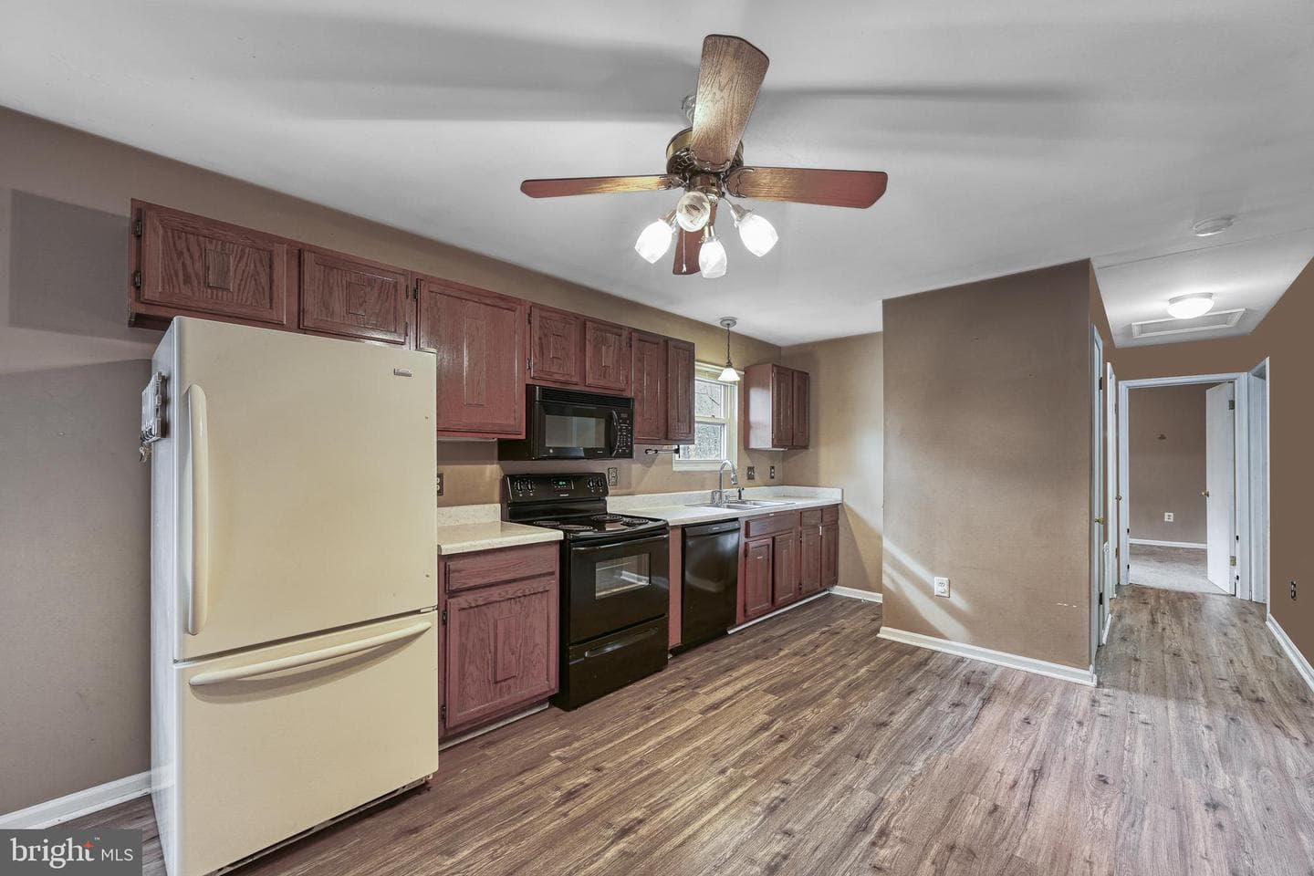 417 Lake Caroline Drive photo 16