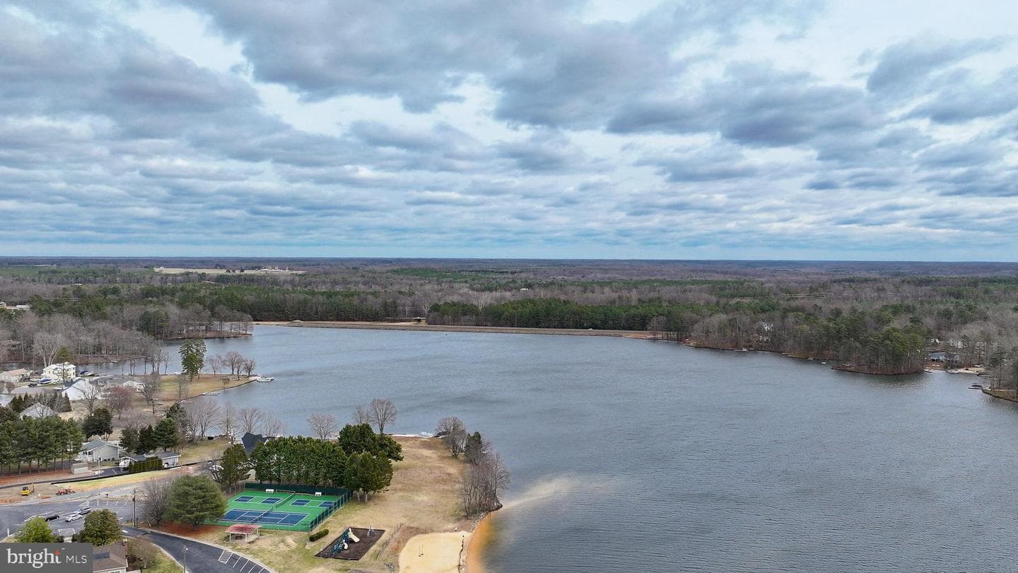 417 Lake Caroline Drive photo 3