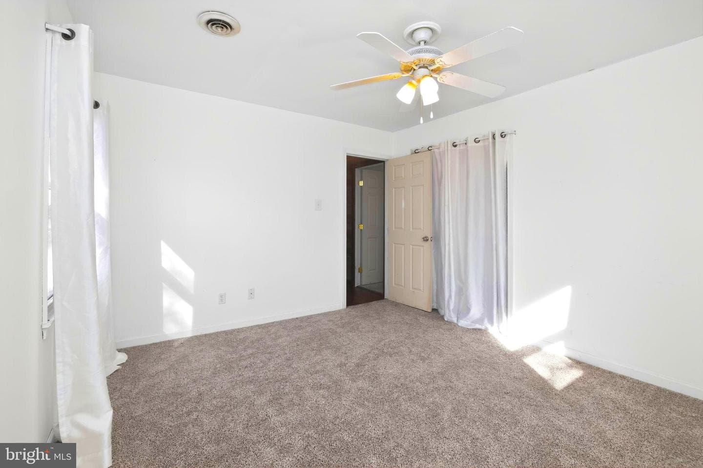 26236 Shannon Mill Drive photo 18