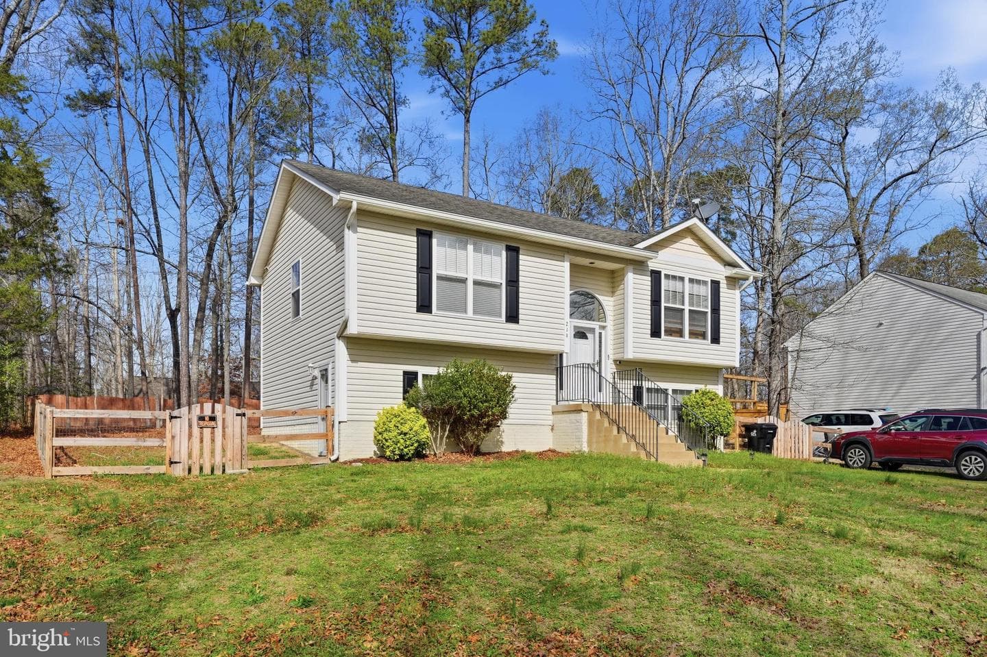 219 Hollyside Drive photo 3