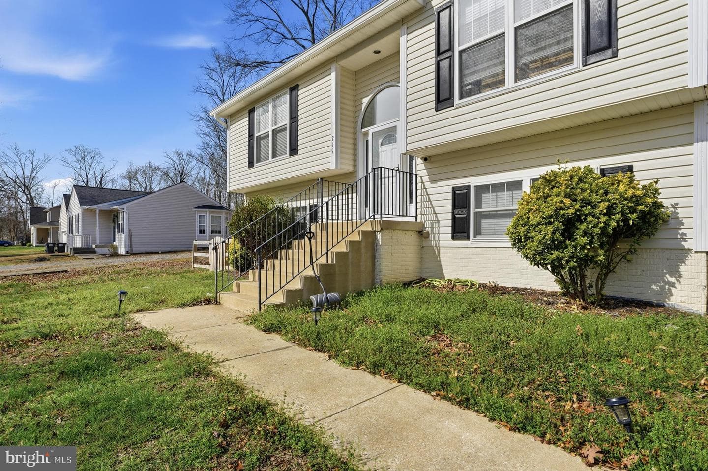 219 Hollyside Drive photo 5