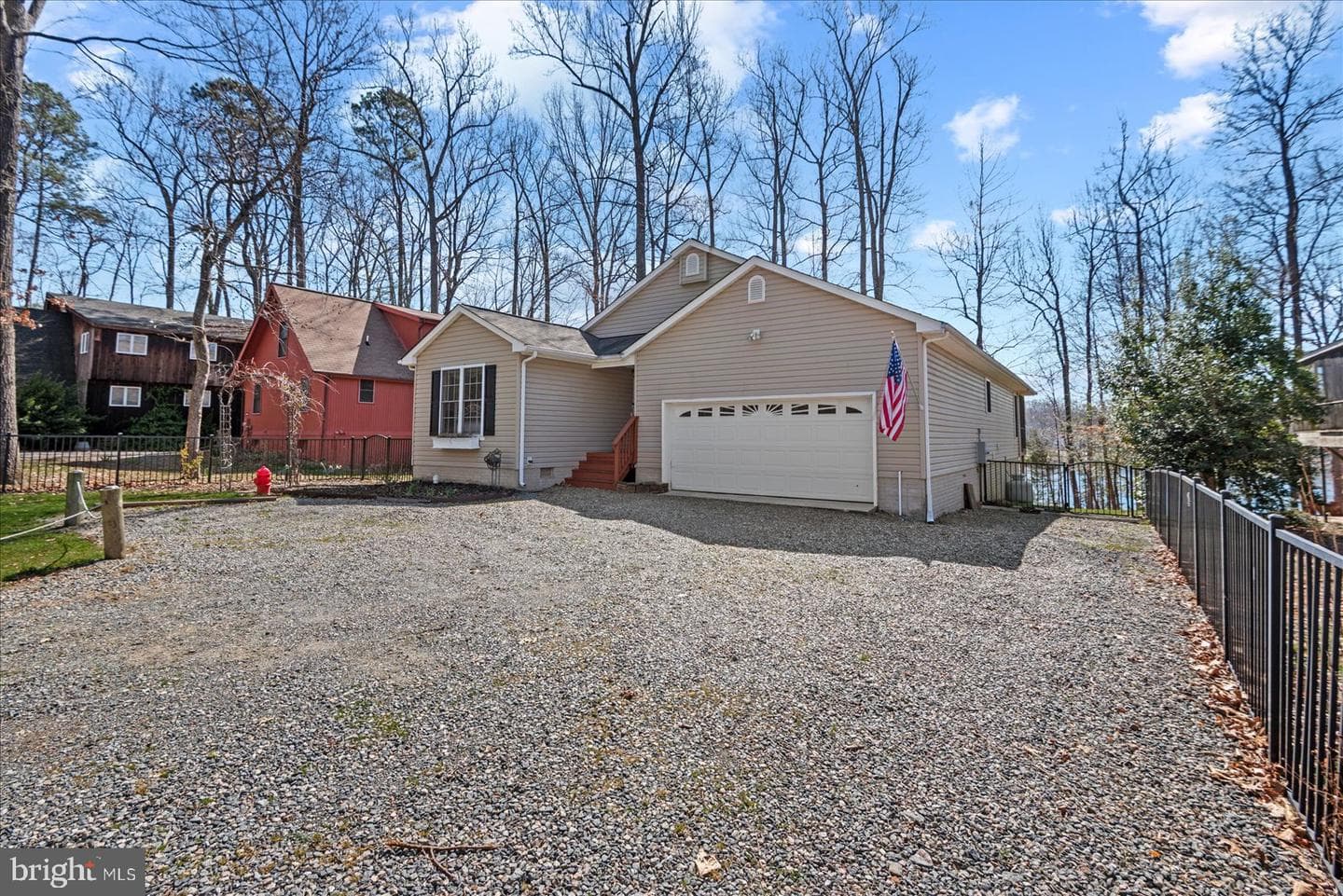 686 Lake Caroline Drive photo 3