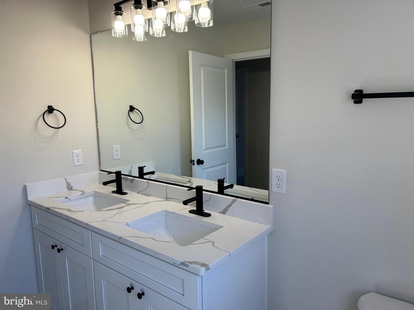 200 Victoria Drive photo 32