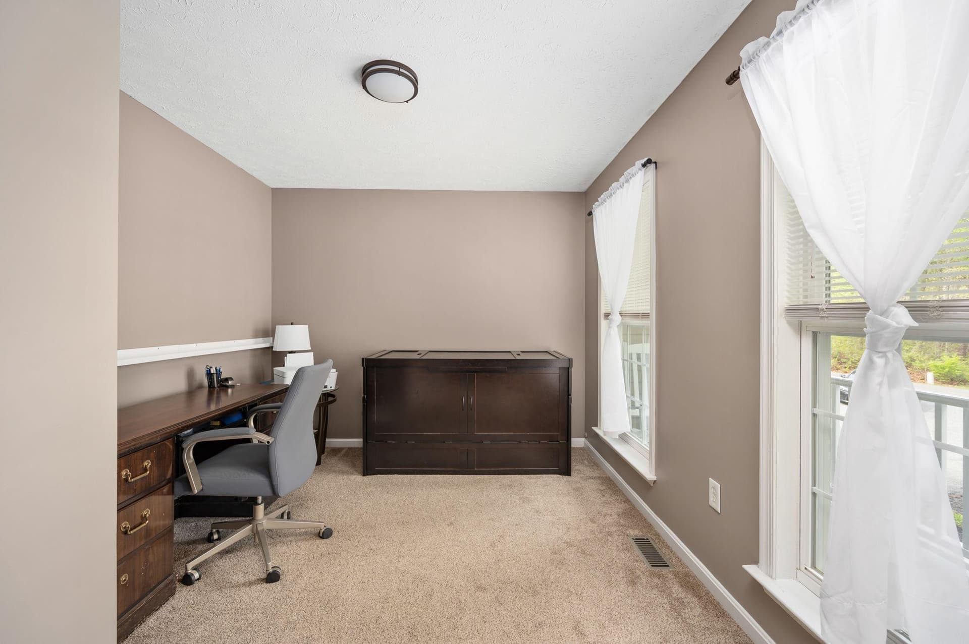 100 Surrey Drive photo 16