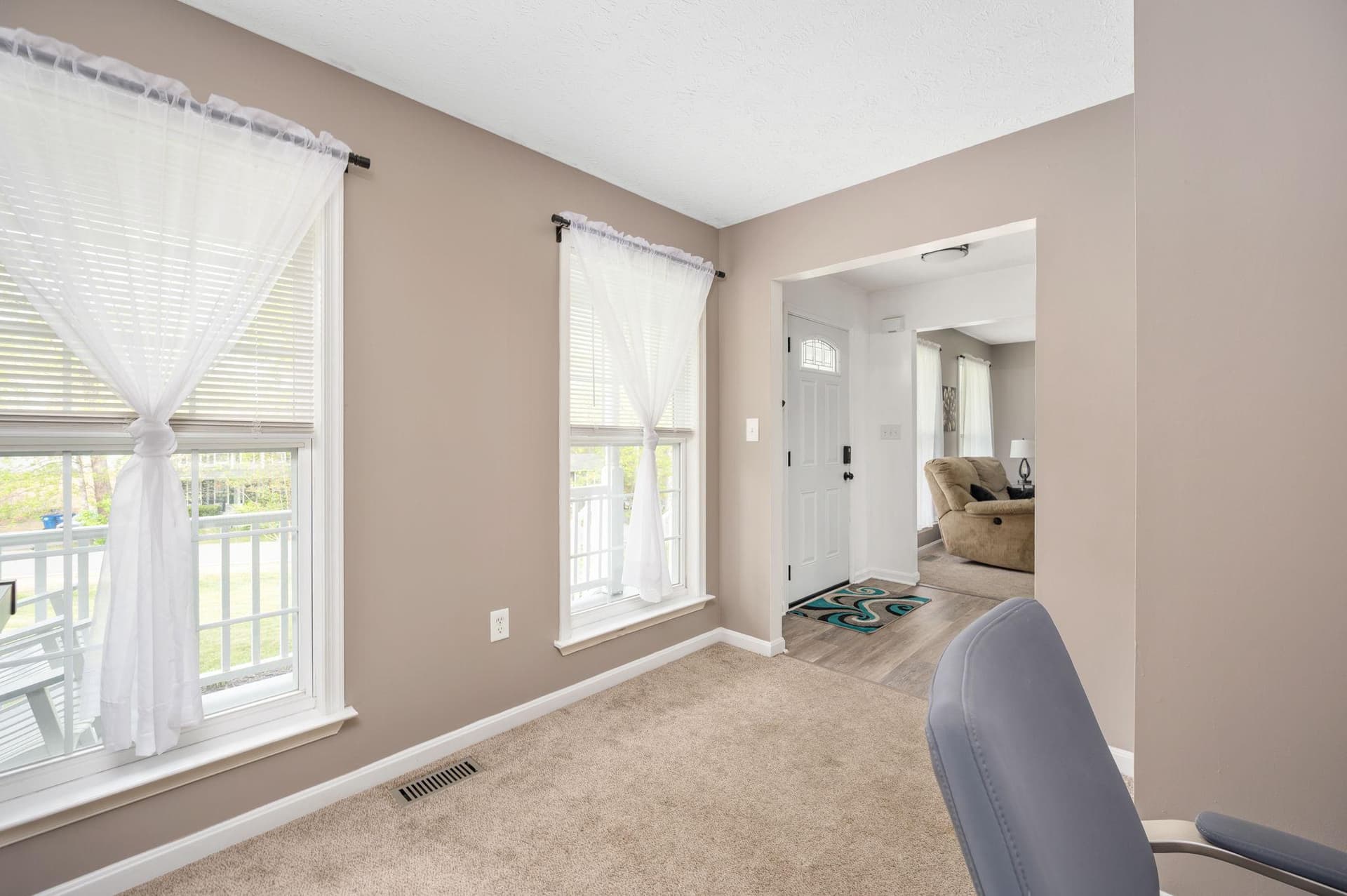 100 Surrey Drive photo 17