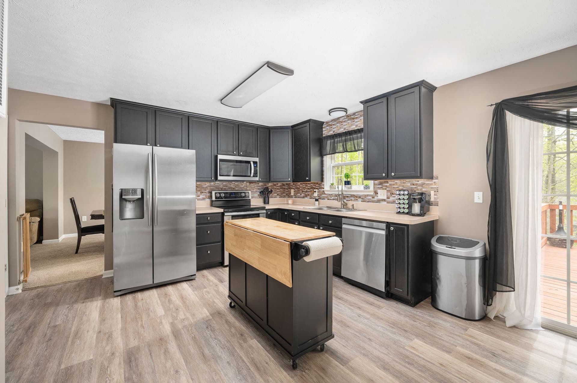 100 Surrey Drive photo 26