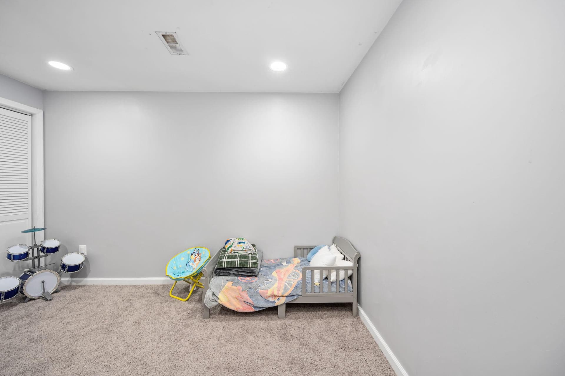 100 Surrey Drive photo 38