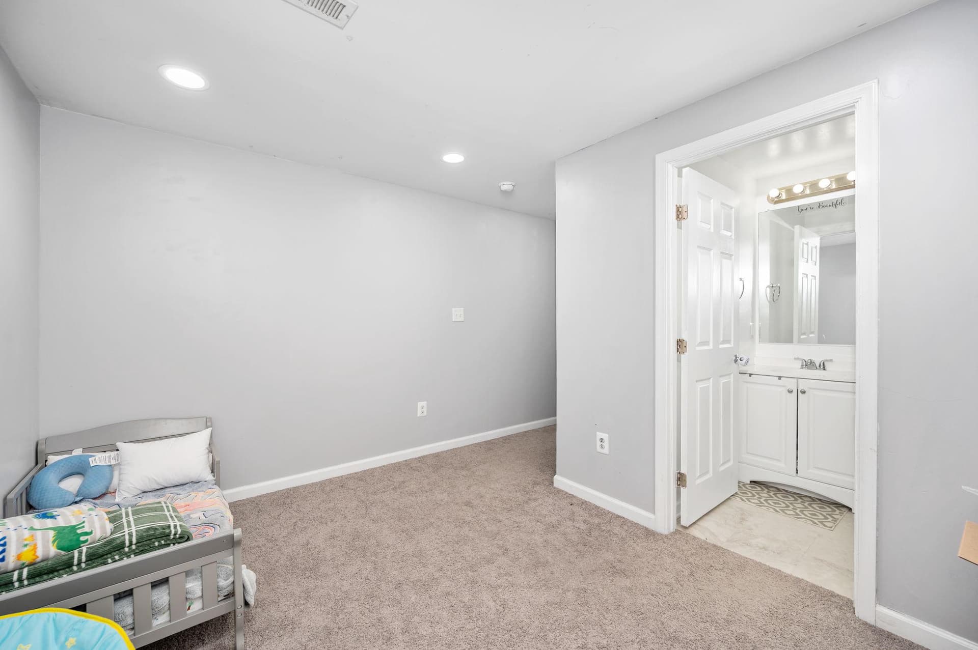100 Surrey Drive photo 42