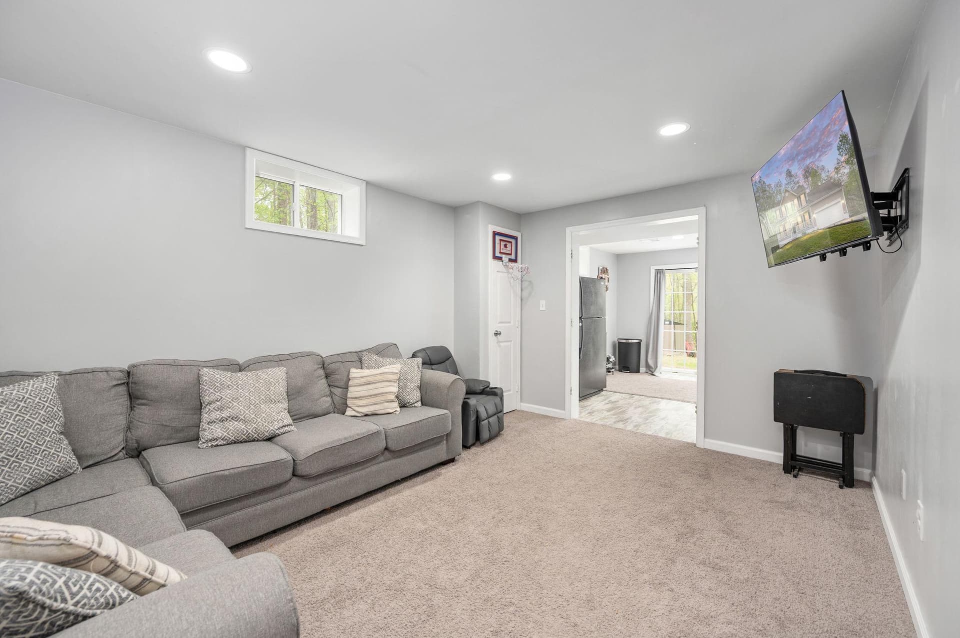 100 Surrey Drive photo 43