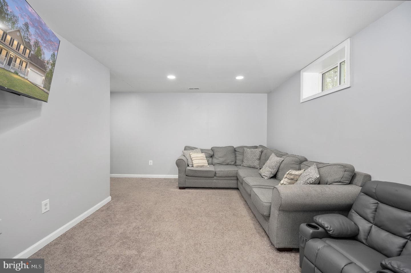 100 Surrey Drive photo 44