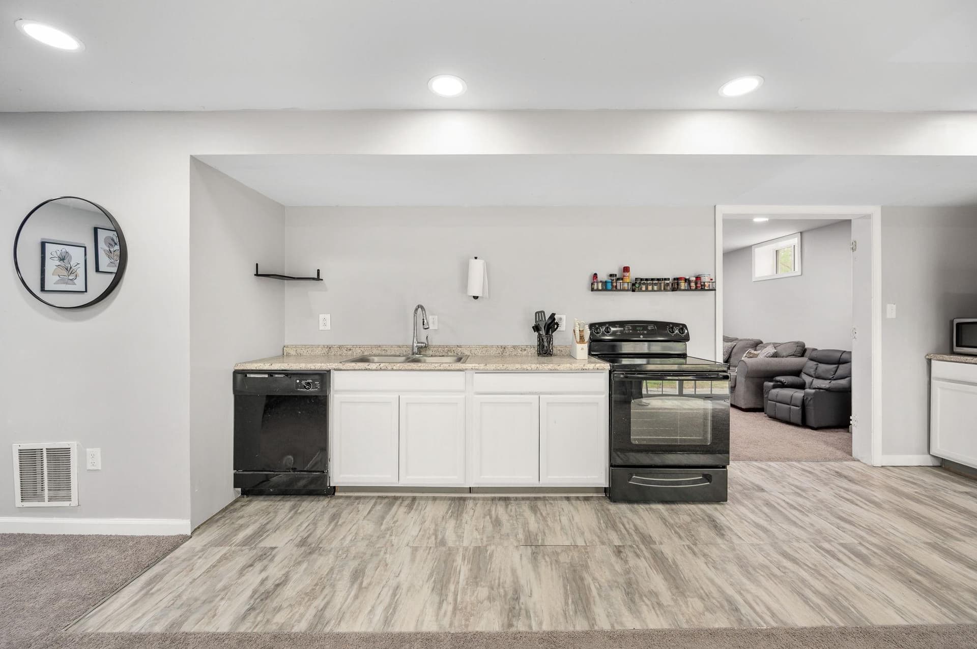 100 Surrey Drive photo 47