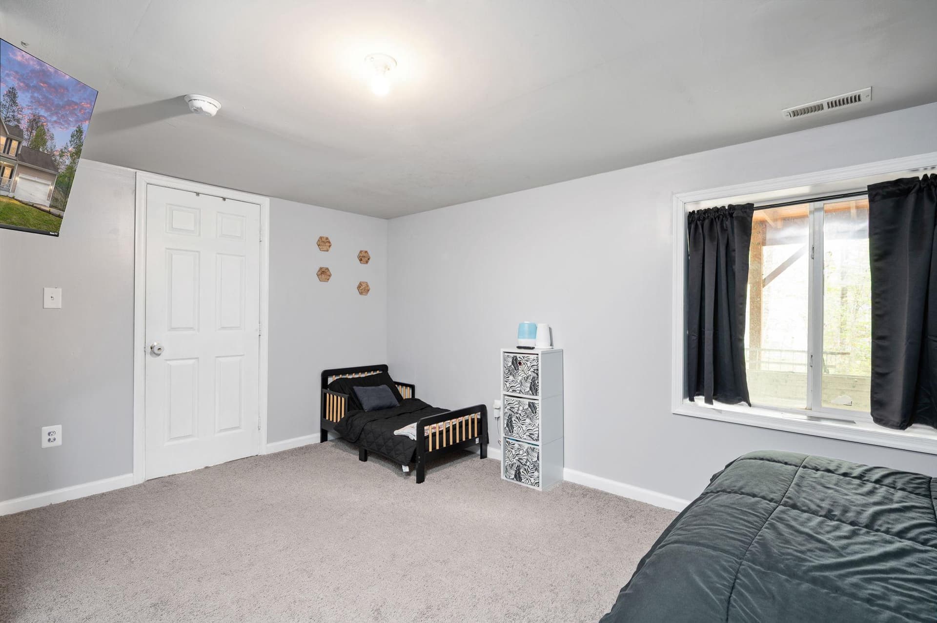 100 Surrey Drive photo 51