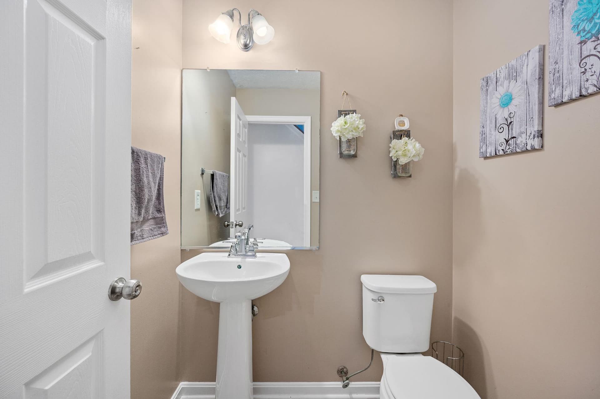 100 Surrey Drive photo 52