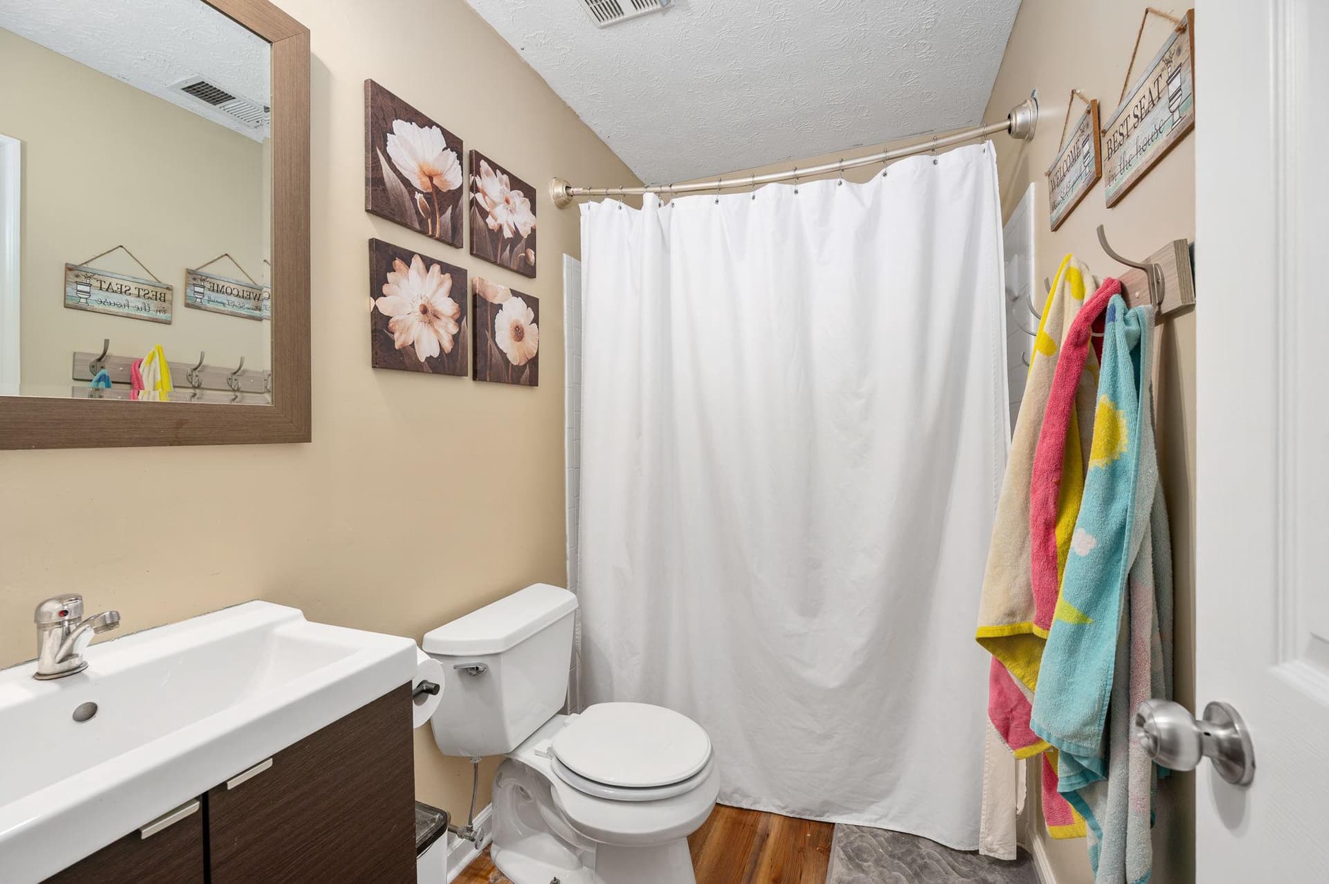 100 Surrey Drive photo 56