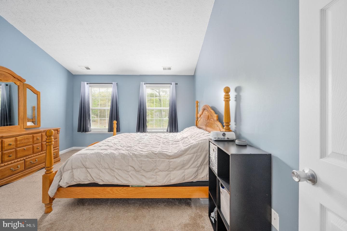 100 Surrey Drive photo 64
