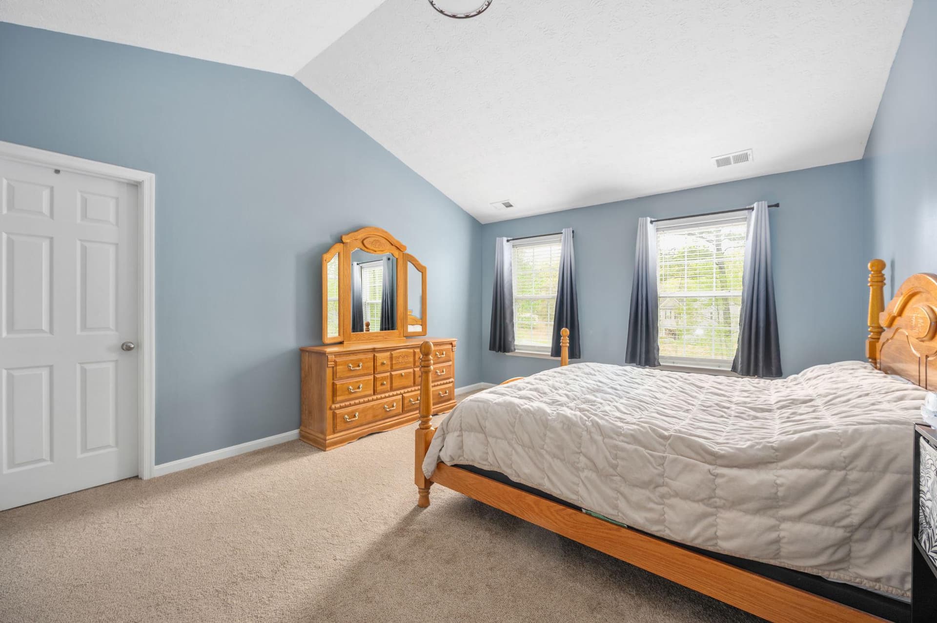 100 Surrey Drive photo 65