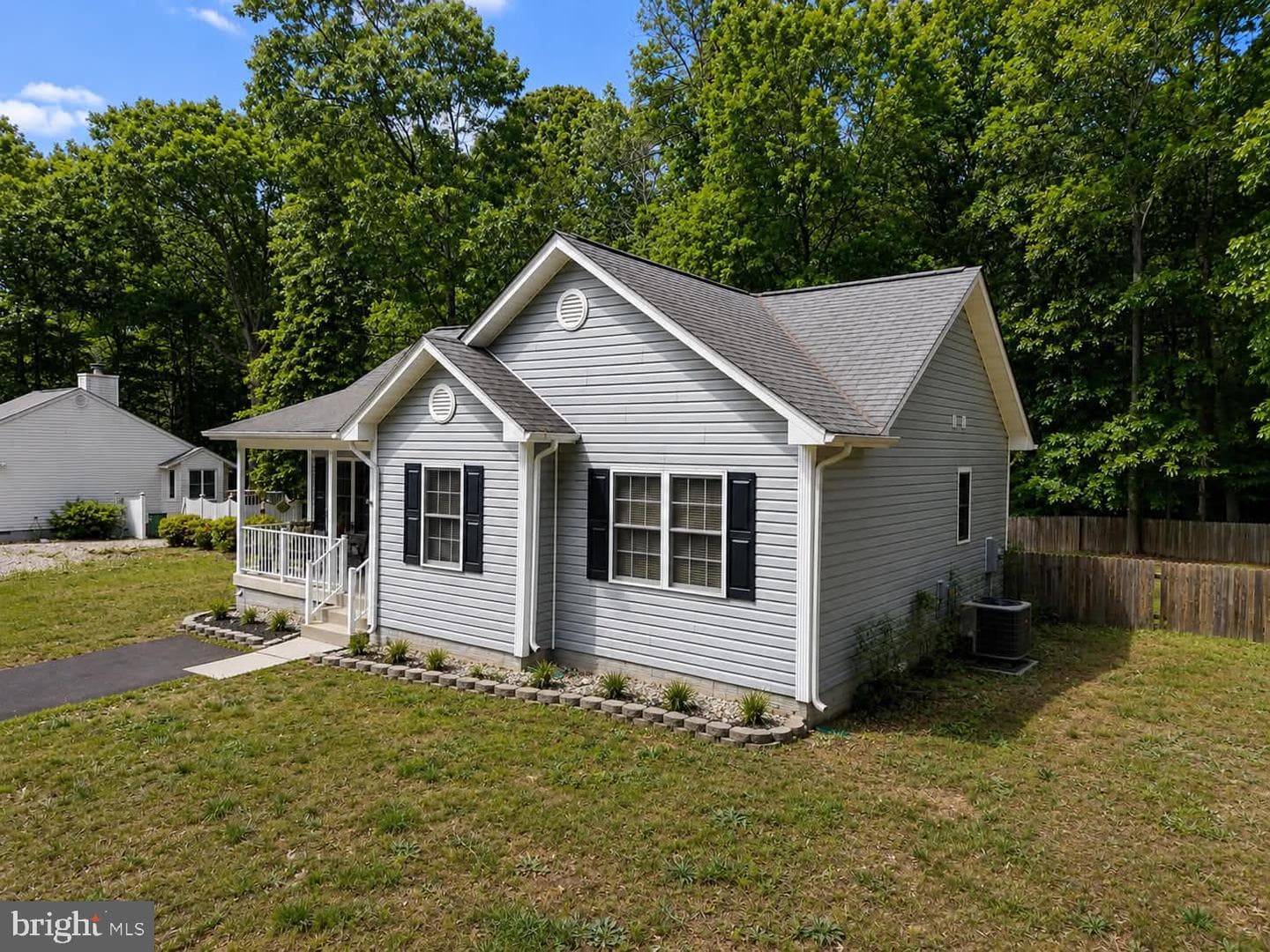 409 Cornwall Drive photo 4