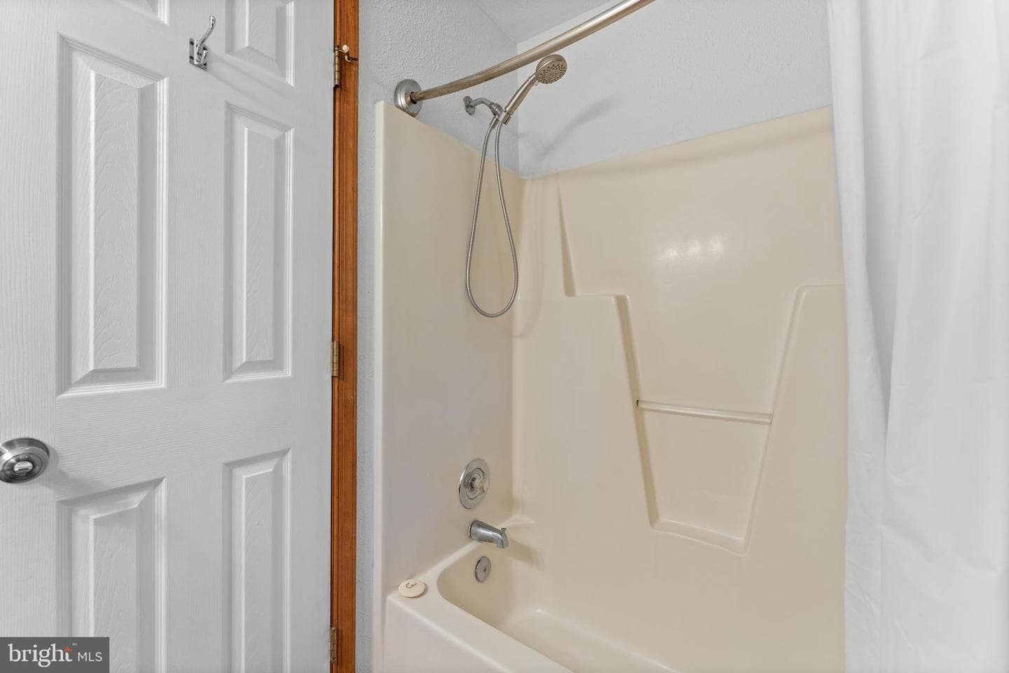 433 Cornwall Drive photo 27