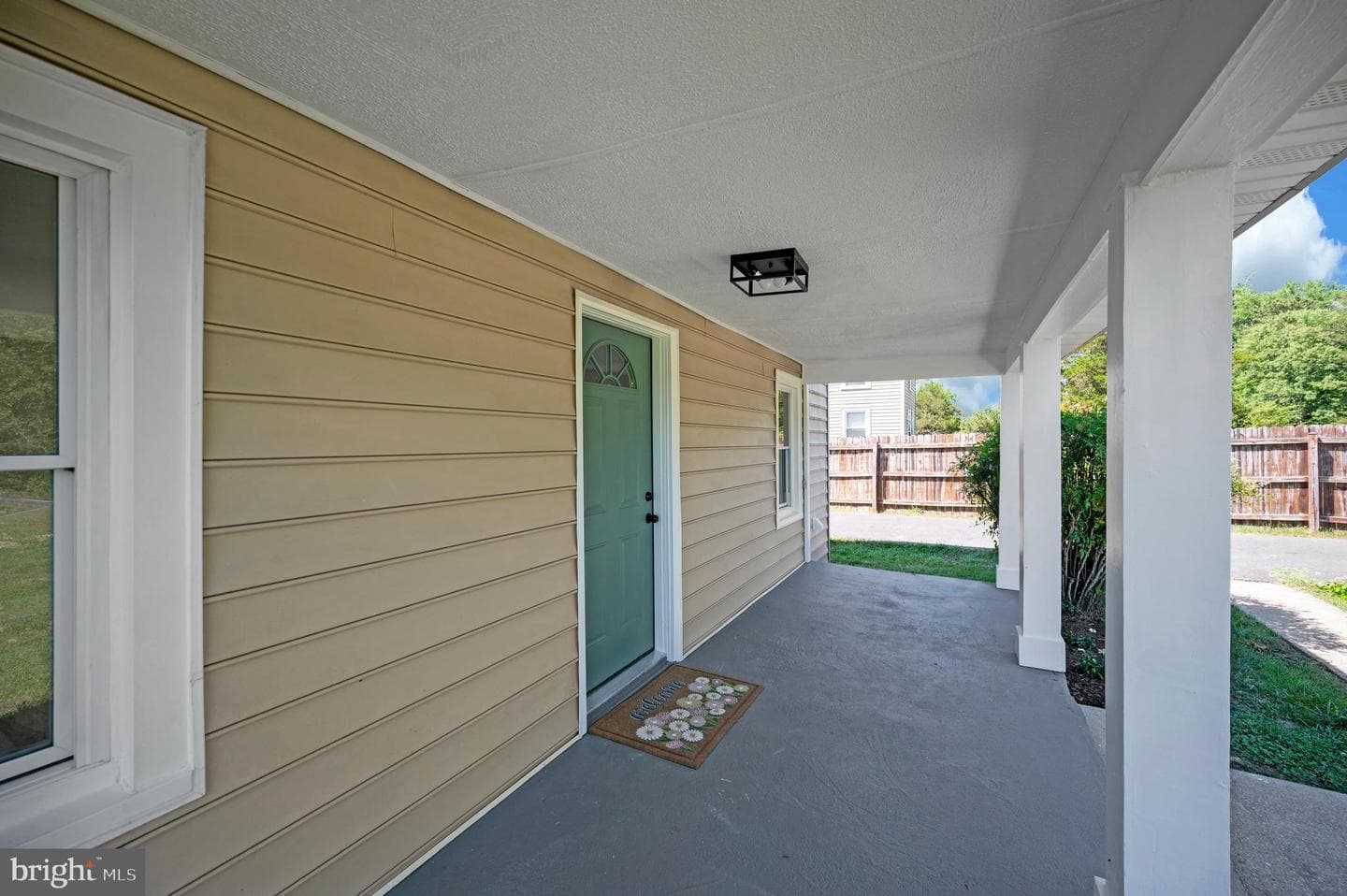9204 Woodford Rd photo 2