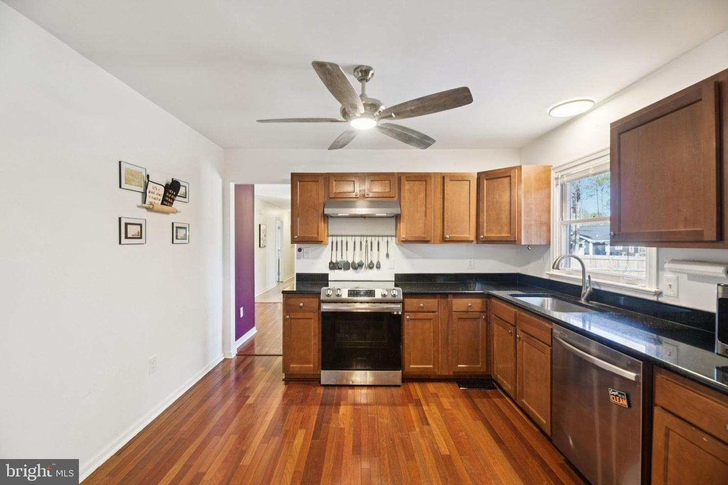 736 Annapolis Drive photo 40