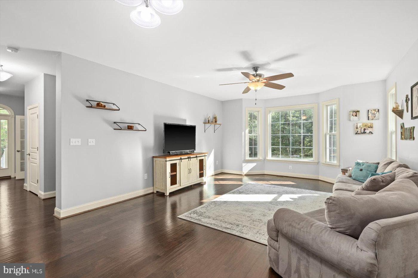 22617 Telegraph Road photo 18
