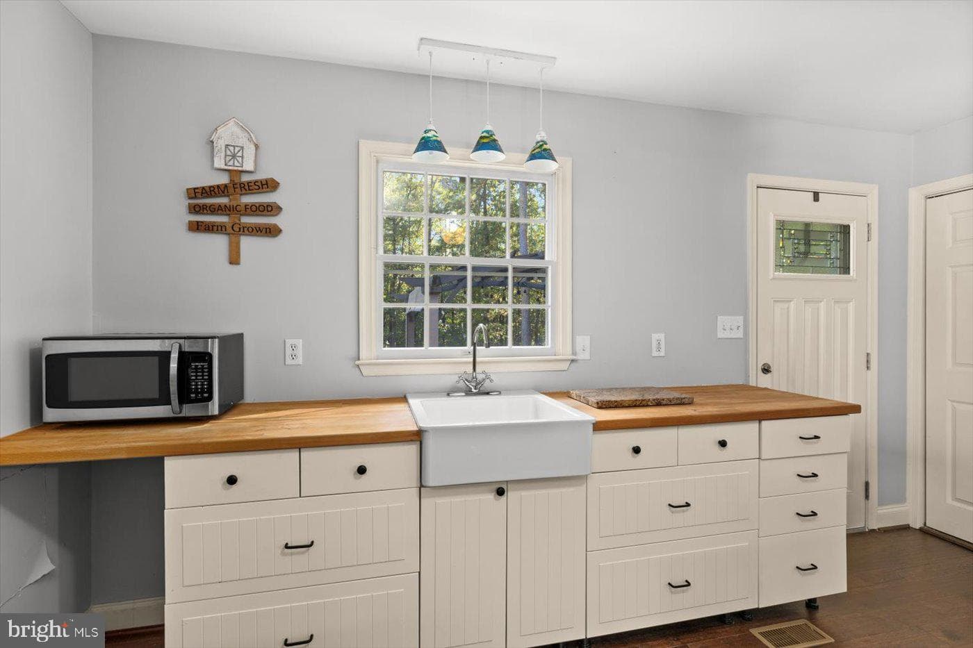 22617 Telegraph Road photo 25