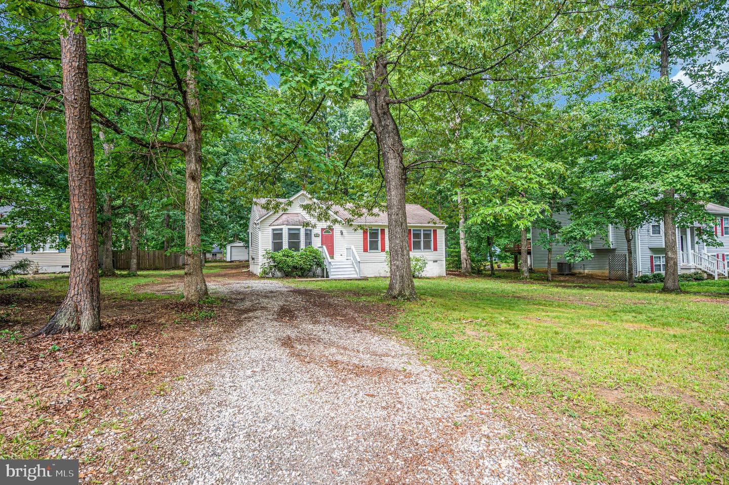68 Albertson Court photo 3