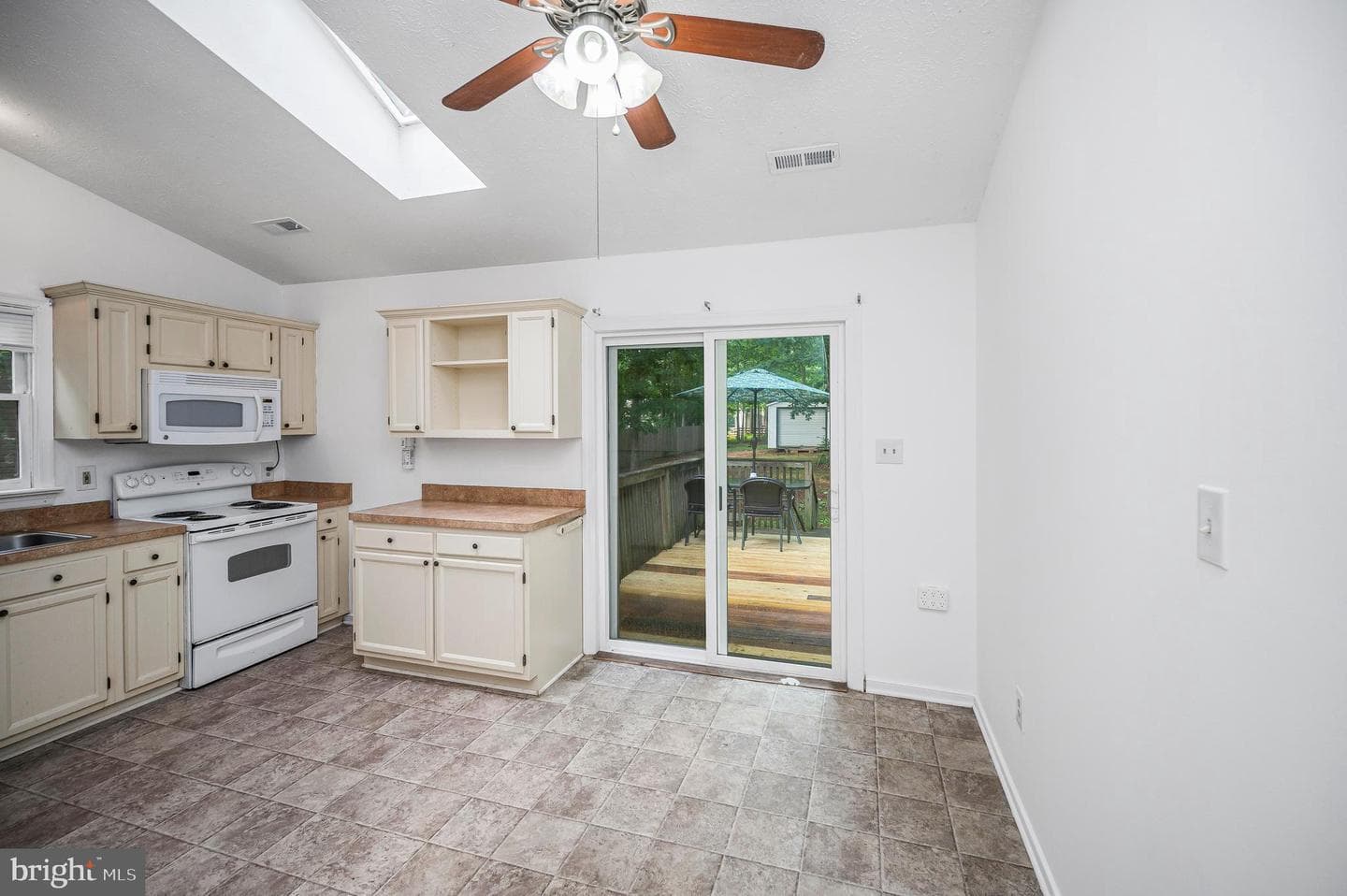 68 Albertson Court photo 9