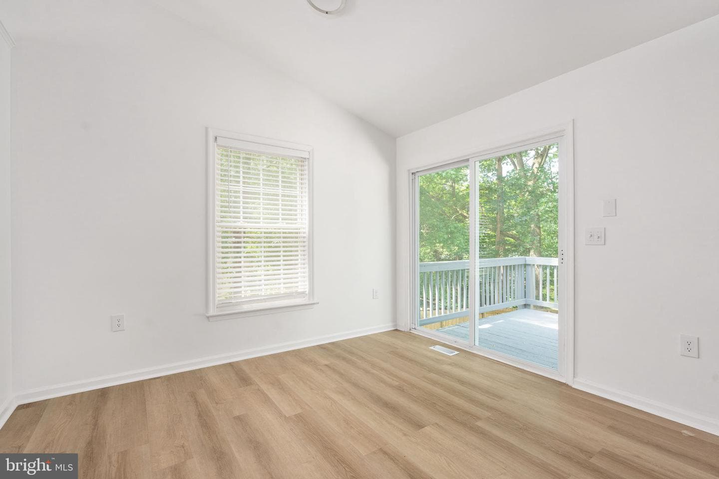261 Manchester Drive photo 24