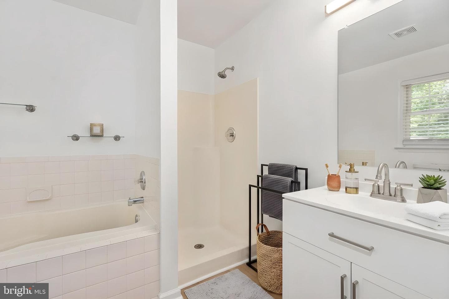 261 Manchester Drive photo 37