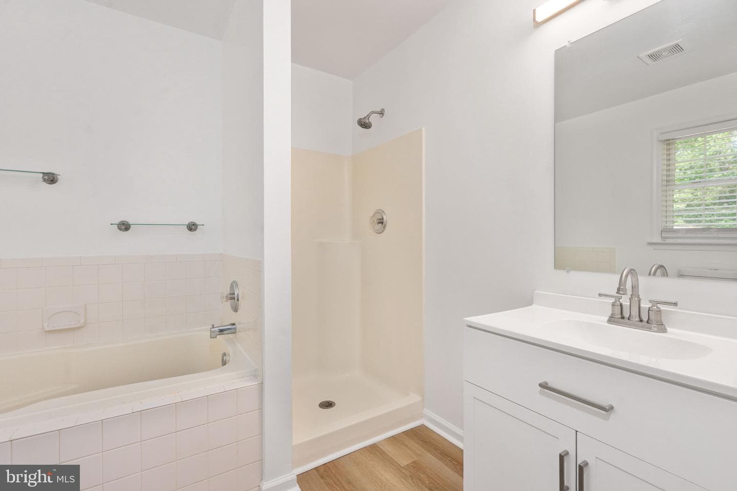 261 Manchester Drive photo 38