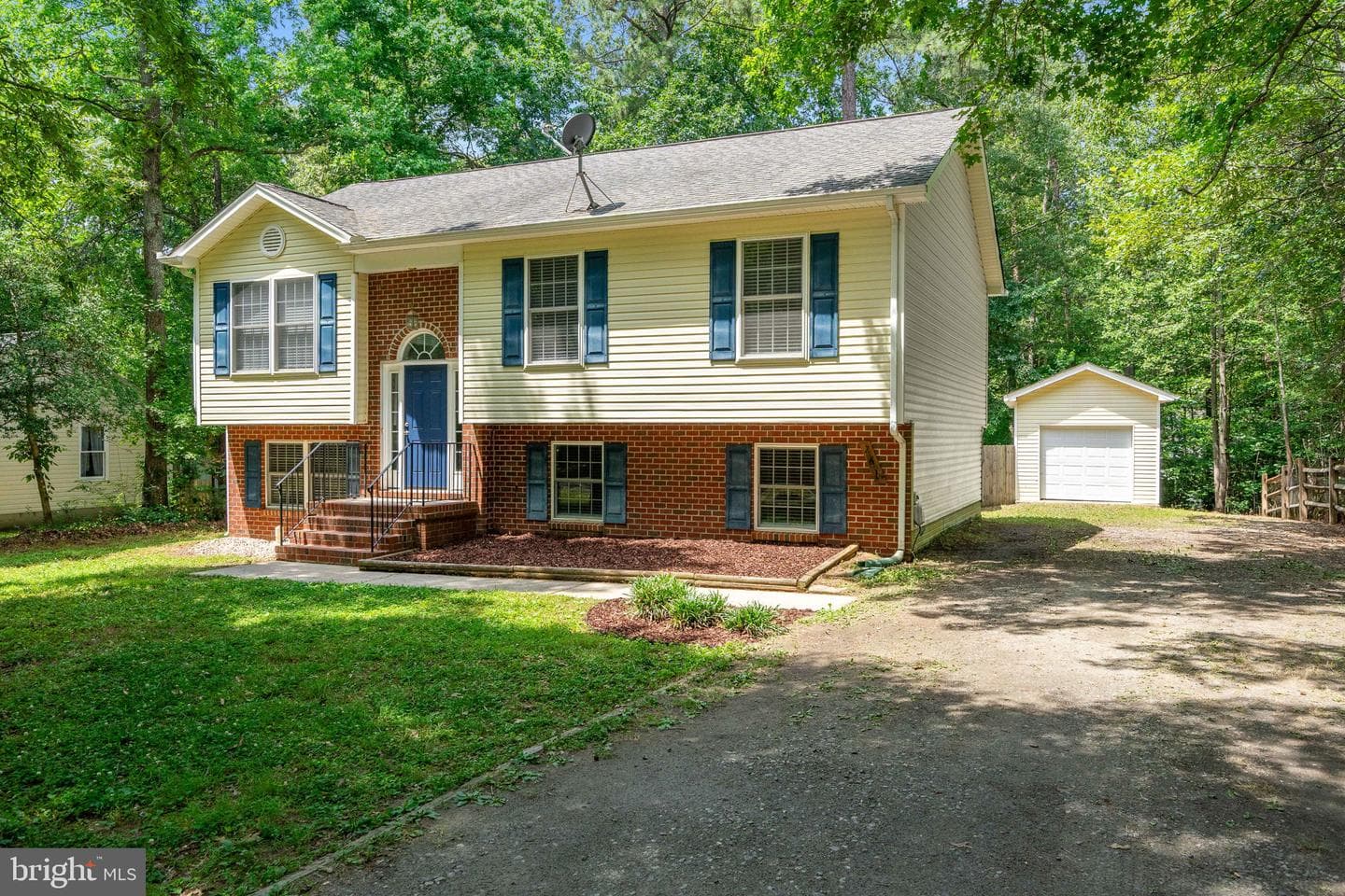 261 Manchester Drive photo 4